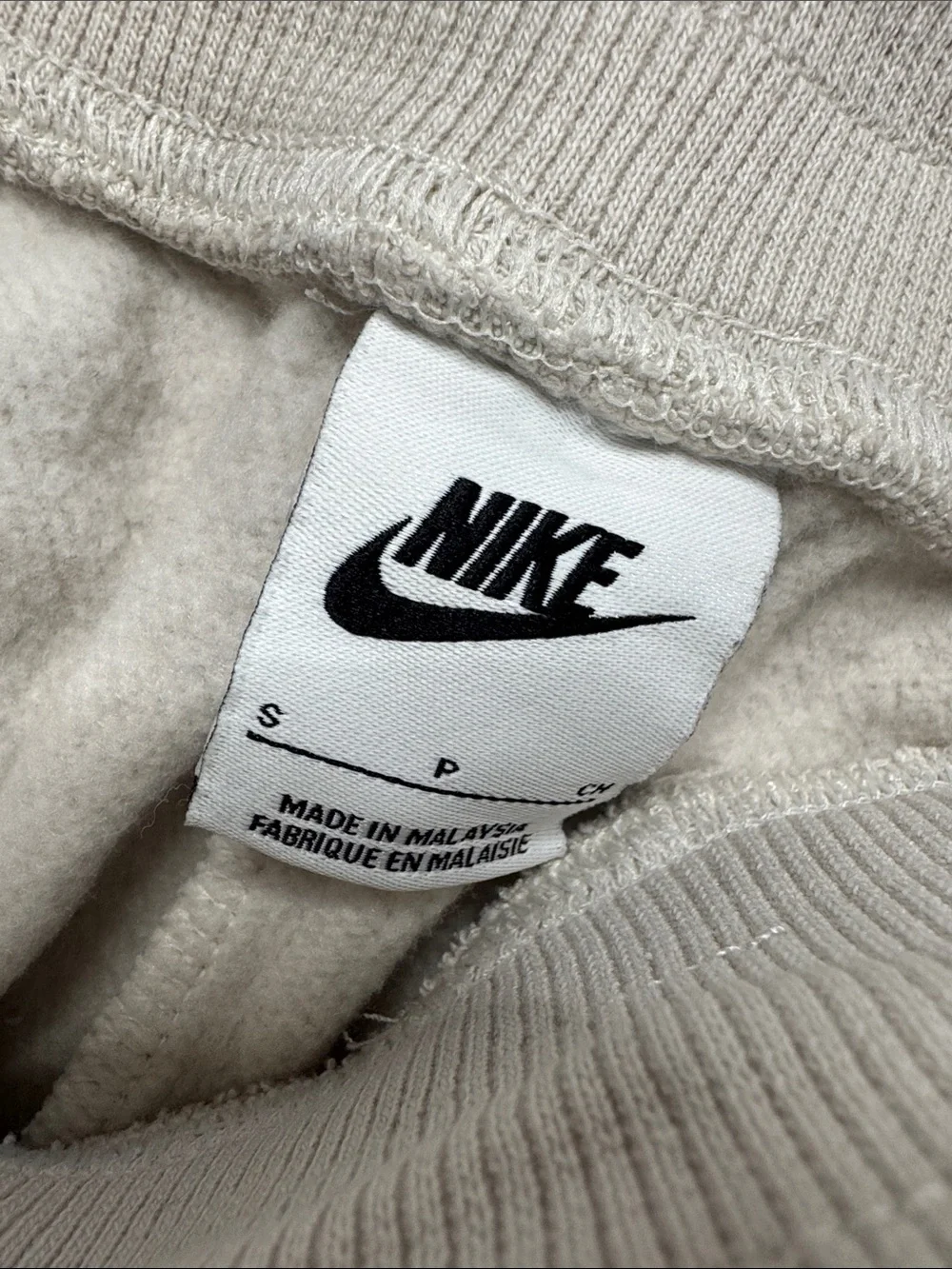 Nike Women's Cream Fleece Athletic Shorts with Drawstring and pockets EUC S